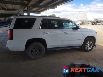 Trzecie zdjęcie samochodu z tyłu: 2019 CHEVROLET TAHOE K1500 LT VIN:1GNSKBKC1KR352905 - miniatura