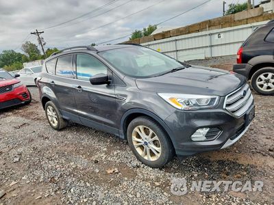 Czwarte zdjęcie samochodu z boku: 2018 FORD ESCAPE SEL VIN:1FMCU9HD3JUD40441 - miniatura