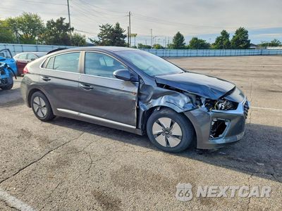 Czwarte zdjęcie samochodu z boku: 2021 HYUNDAI IONIQ SE VIN:KMHC75LC8MU257087 - miniatura