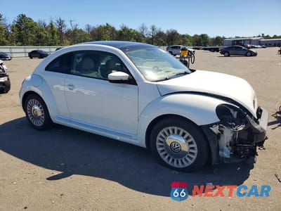 Czwarte zdjęcie samochodu z boku: 2015 VOLKSWAGEN BEETLE 1.8T VIN:3VWJ17AT7FM641829 - miniatura