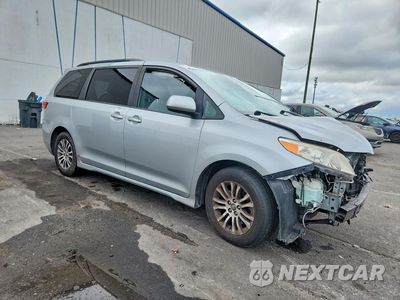 Czwarte zdjęcie samochodu z boku: 2019 TOYOTA SIENNA XLE 8-PASSENGER VIN:5TDYZ3DC2KS011354 - miniatura