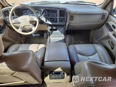 Zdjęcie 8 z 13 samochodu: 2004 GMC YUKON DENALI VIN:1GKEK63UX4J167486 - miniatura