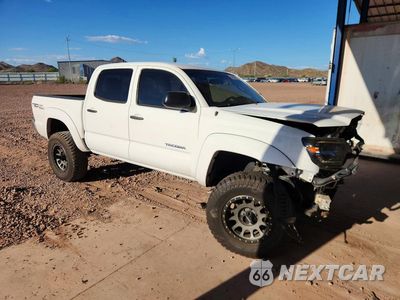 Czwarte zdjęcie samochodu z boku: 2014 TOYOTA TACOMA V6 VIN:3TMLU4EN2EM134252 - miniatura
