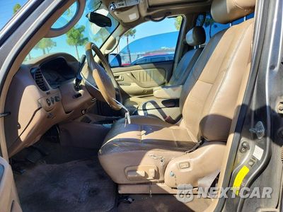 Zdjęcie 7 z 13 samochodu: 2004 TOYOTA SEQUOIA LIMITED VIN:5TDZT38A94S207938 - miniatura