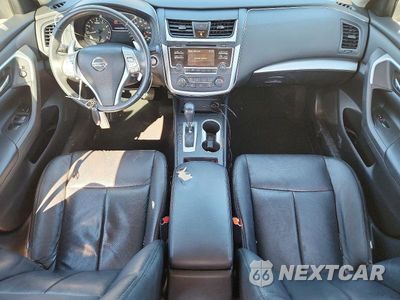 Zdjęcie 8 z 12 samochodu: 2017 NISSAN ALTIMA 2.5 SR VIN:1N4AL3APXHN359451 - miniatura