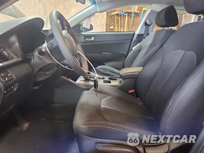 Zdjęcie 7 z 12 samochodu: 2019 KIA OPTIMA LX VIN:5XXGT4L39KG300253 - miniatura