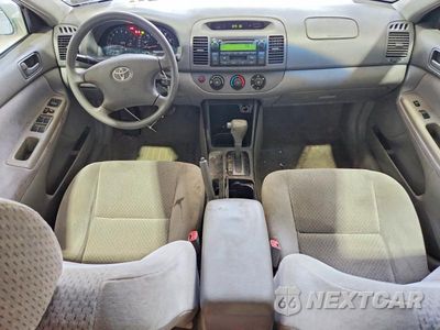 Zdjęcie 8 z 12 samochodu: 2004 TOYOTA CAMRY LE VIN:4T1BE32K34U864142 - miniatura