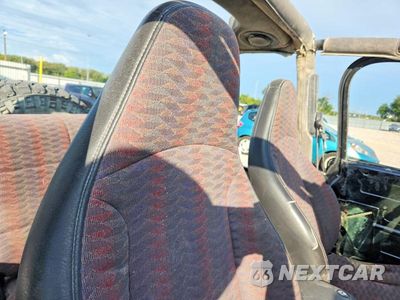 Zdjęcie 10 z 12 samochodu: 2000 JEEP WRANGLER / TJ SPORT VIN:1J4FA49SXYP780038 - miniatura