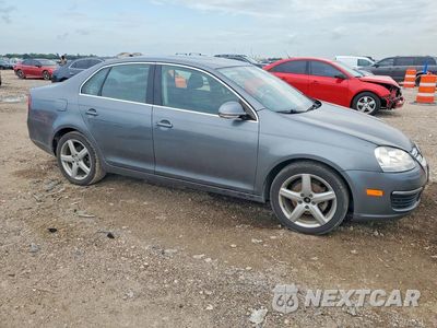 Czwarte zdjęcie samochodu z boku: 2010 VOLKSWAGEN JETTA TDI VIN:3VWRL7AJ6AM155453 - miniatura