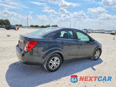 Trzecie zdjęcie samochodu z tyłu: 2015 CHEVROLET SONIC LT VIN:1G1JC5SG5F4191315 - miniatura