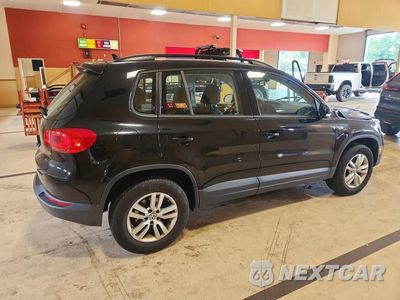 Trzecie zdjęcie samochodu z tyłu: 2017 VOLKSWAGEN TIGUAN S VIN:WVGAV7AXXHK019399 - miniatura