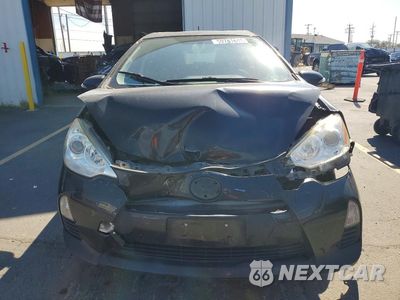 Piąte zdjęcie samochodu w środku: 2013 TOYOTA PRIUS C TWO VIN:JTDKDTB39D1047145 - miniatura