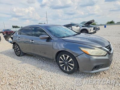 Czwarte zdjęcie samochodu z boku: 2017 NISSAN ALTIMA 2.5 SV VIN:1N4AL3APXHC171234 - miniatura