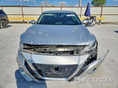 Piąte zdjęcie samochodu w środku: 2019 NISSAN ALTIMA SV VIN:1N4BL4DV5KC127167 - miniatura