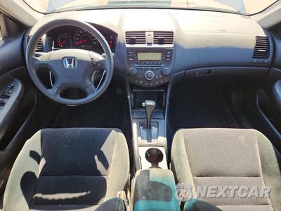 Zdjęcie 8 z 12 samochodu: 2004 HONDA ACCORD LX VIN:1HGCM56424A144739 - miniatura