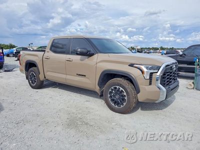 Czwarte zdjęcie samochodu z boku: 2026 TOYOTA TUNDRA SR5 VIN:5TFLA5DB8TX392997 - miniatura
