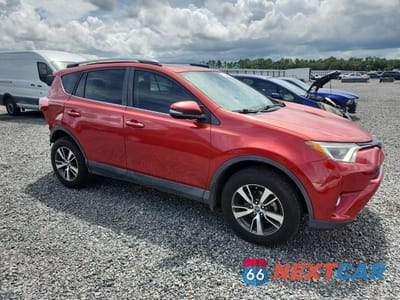Czwarte zdjęcie samochodu z boku: 2017 TOYOTA RAV4 XLE VIN:JTMWFREV7HJ127528 - miniatura