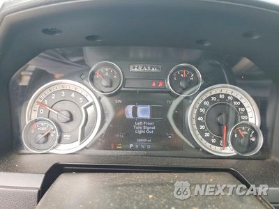 Zdjęcie 9 z 12 samochodu: 2015 RAM 2500 LARAMIE VIN:3C6UR5FL4FG615457 - miniatura