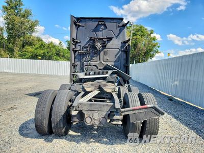 Zdjęcie 6 z 13 samochodu: 2014 FREIGHTLINER CASCADIA SEMI TRUCK VIN:3AKJGLD50ESFT1812 - miniatura