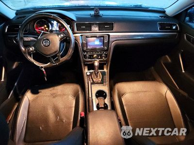 Zdjęcie 8 z 12 samochodu: 2017 VOLKSWAGEN PASSAT SE VIN:1VWBT7A31HC021495 - miniatura