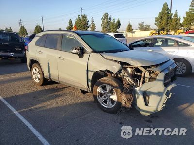 Czwarte zdjęcie samochodu z boku: 2019 TOYOTA RAV4 XLE VIN:JTMW1RFV4KD511396 - miniatura