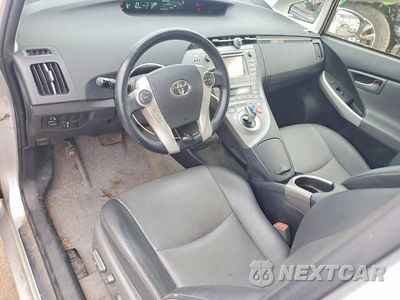 Zdjęcie 8 z 12 samochodu: 2015 TOYOTA PRIUS FOUR VIN:JTDKN3DU2F0394988 - miniatura