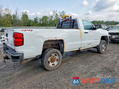 Trzecie zdjęcie samochodu z tyłu: 2018 CHEVROLET SILVERADO K2500 HEAVY DUTY VIN:1GC0KUEGXJZ131795 - miniatura