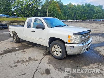 Czwarte zdjęcie samochodu z boku: 2013 CHEVROLET SILVERADO K1500 LT VIN:1GCRKSE04DZ313835 - miniatura
