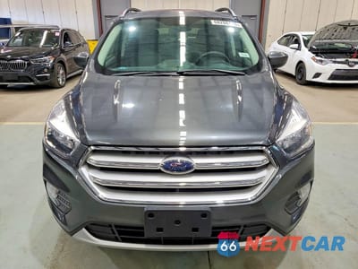 Piąte zdjęcie samochodu w środku: 2018 FORD ESCAPE SE VIN:1FMCU9GD9JUB78770 - miniatura