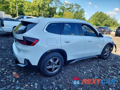 Trzecie zdjęcie samochodu z tyłu: 2023 BMW X1 XDRIVE28I VIN:WBX73EF01P5V79946 - miniatura