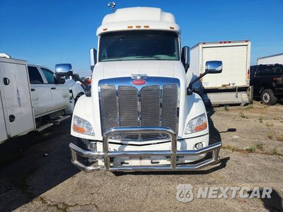 Piąte zdjęcie samochodu w środku: 2021 PETERBILT 579 SEMI TRUCK VIN:1XPBDP9X2MD747876 - miniatura