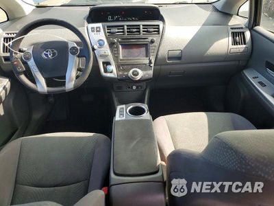 Zdjęcie 8 z 12 samochodu: 2014 TOYOTA PRIUS V VIN:JTDZN3EU8EJ000898 - miniatura