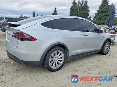 Trzecie zdjęcie samochodu z tyłu: 2017 TESLA MODEL X VIN:5YJXCBE25HF050482 - miniatura