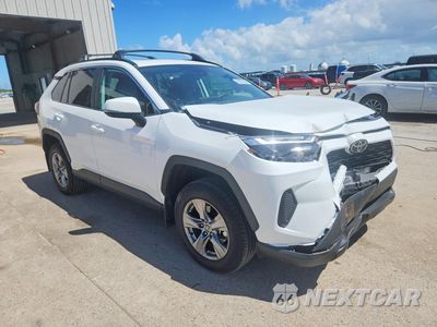 Czwarte zdjęcie samochodu z boku: 2024 TOYOTA RAV4 XLE VIN:2T3W1RFV2RC268864 - miniatura