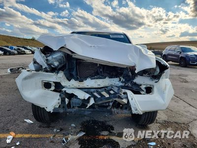 Piąte zdjęcie samochodu w środku: 2017 TOYOTA TACOMA SR V6 VIN:3TMCZ5AN1HM073641 - miniatura