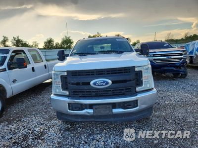 Piąte zdjęcie samochodu w środku: 2019 FORD F350 SUPER DUTY VIN:1FD8W3H68KEE93424 - miniatura