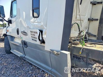 Zdjęcie 14 z 14 samochodu: 2019 FREIGHTLINER CASCADIA 125 SEMI TRUCK VIN:1FUJGLDR2KLKD8531 - miniatura
