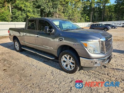 Czwarte zdjęcie samochodu z boku: 2016 NISSAN TITAN XD SV VIN:1N6BA1F2XGN503601 - miniatura