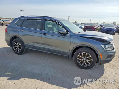 Czwarte zdjęcie samochodu z boku: 2019 VOLKSWAGEN TIGUAN SE VIN:3VV2B7AX7KM176097 - miniatura