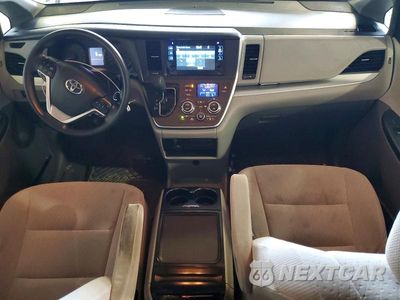 Zdjęcie 8 z 13 samochodu: 2017 TOYOTA SIENNA LE VIN:5TDKZ3DC6HS783239 - miniatura