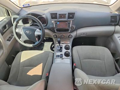 Zdjęcie 8 z 13 samochodu: 2013 TOYOTA HIGHLANDER PLUS VIN:5TDZK3EHXDS133868 - miniatura