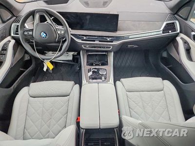 Zdjęcie 8 z 12 samochodu: 2026 BMW X5 XDRIVE50E VIN:5UX43EU08T9315918 - miniatura