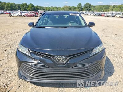 Piąte zdjęcie samochodu w środku: 2018 TOYOTA CAMRY LE VIN:4T1B11HK3JU146769 - miniatura
