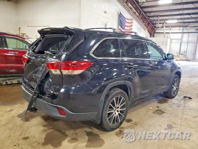 Trzecie zdjęcie samochodu z tyłu: 2018 TOYOTA HIGHLANDER SE VIN:5TDJZRFH0JS553709 - miniatura