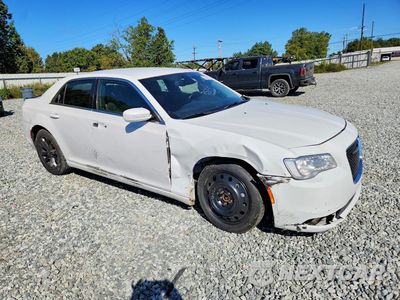 Czwarte zdjęcie samochodu z boku: 2017 CHRYSLER 300 LIMITED VIN:2C3CCARG1HH653829 - miniatura