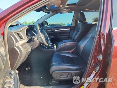 Zdjęcie 7 z 13 samochodu: 2018 TOYOTA HIGHLANDER XLE VIN:5TDKZRFH9JS273033 - miniatura
