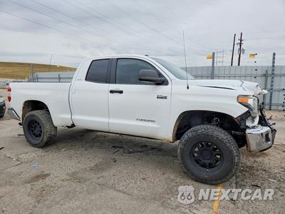 Czwarte zdjęcie samochodu z boku: 2018 TOYOTA TUNDRA SR5 VIN:5TFUY5F17JX752276 - miniatura