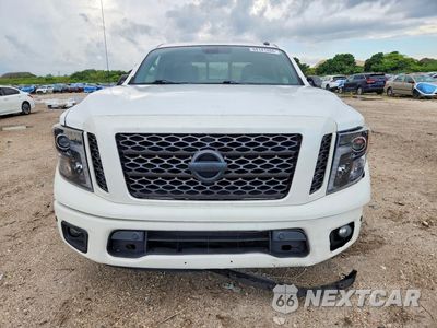 Piąte zdjęcie samochodu w środku: 2019 NISSAN TITAN SV VIN:1N6AA1E66KN514345 - miniatura