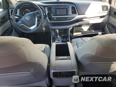 Zdjęcie 8 z 13 samochodu: 2015 TOYOTA HIGHLANDER LE VIN:5TDBKRFH8FS109445 - miniatura