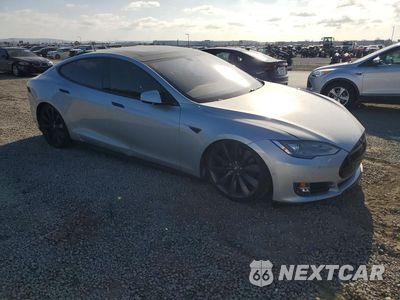 Czwarte zdjęcie samochodu z boku: 2015 TESLA MODEL S VIN:5YJSA1E20FF117304 - miniatura